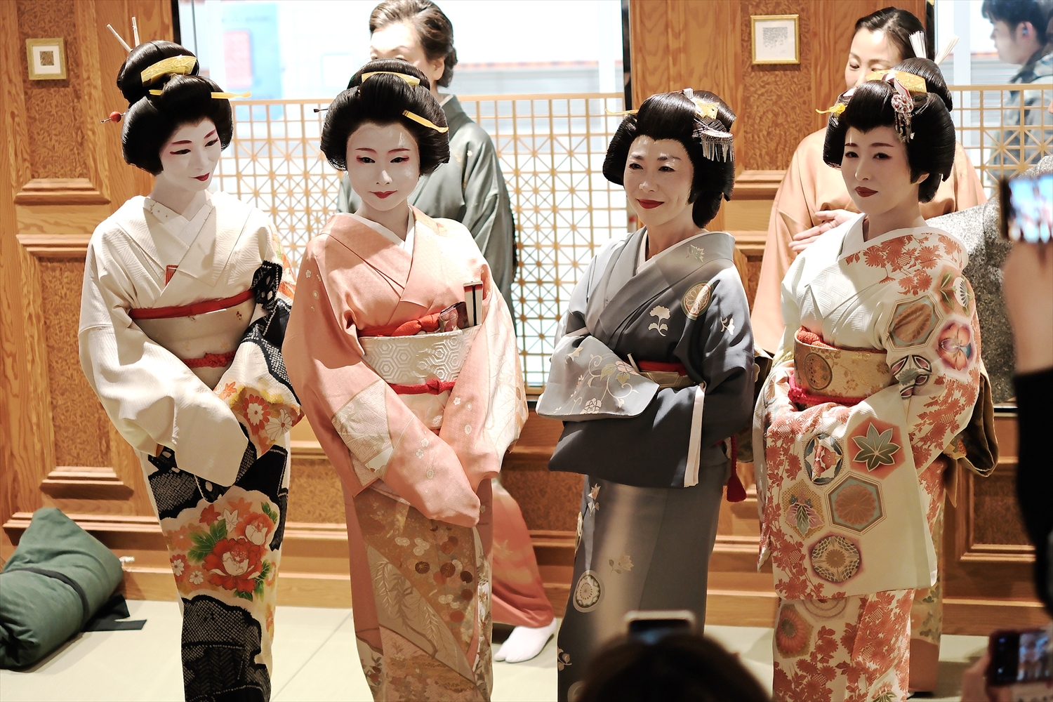 横浜芸者と下田芸者のコラボ企画＠THE ROYAL CAFE YOKOHAMA MONTE ROSA